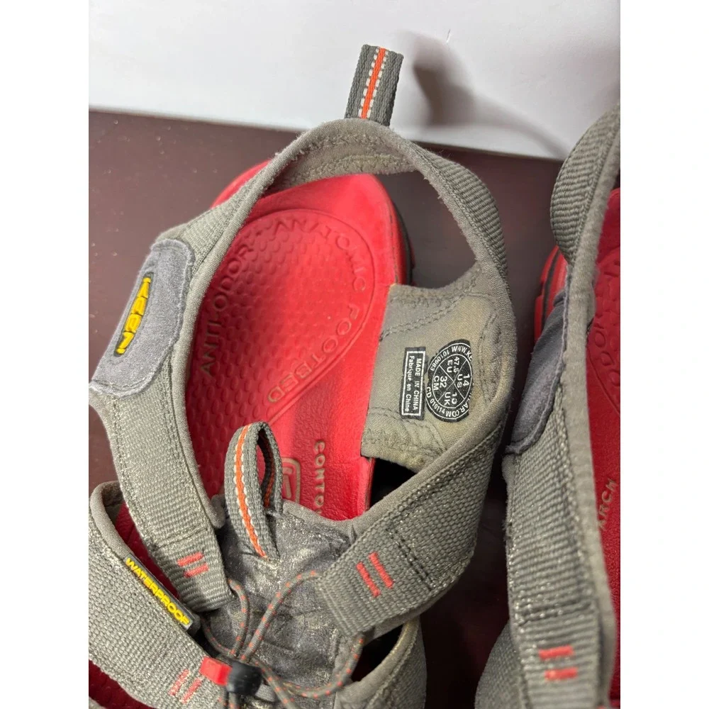 Keen Clearwater CNX Mens 14 Grey Red Waterproof Hiking Sport‎ Sandals CD 010114